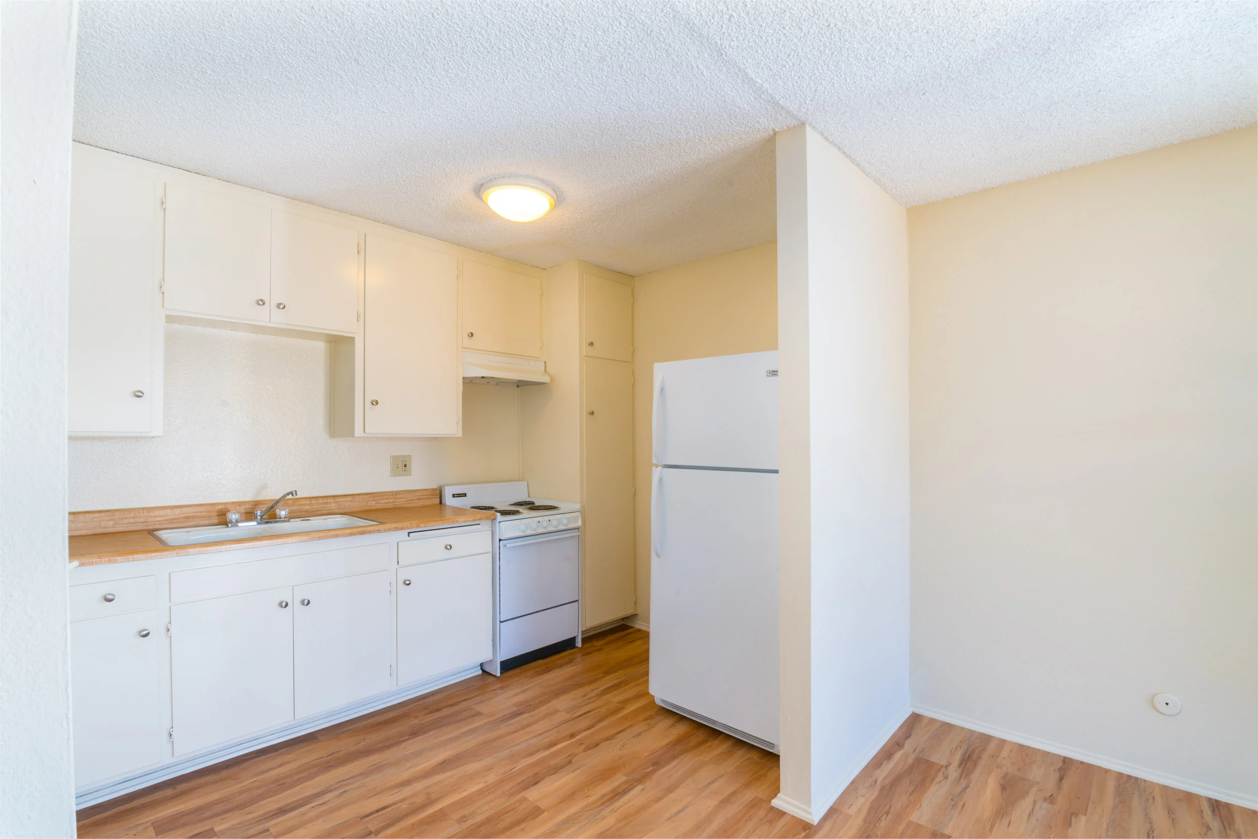 Imperial Palms Apartments — Photo 6