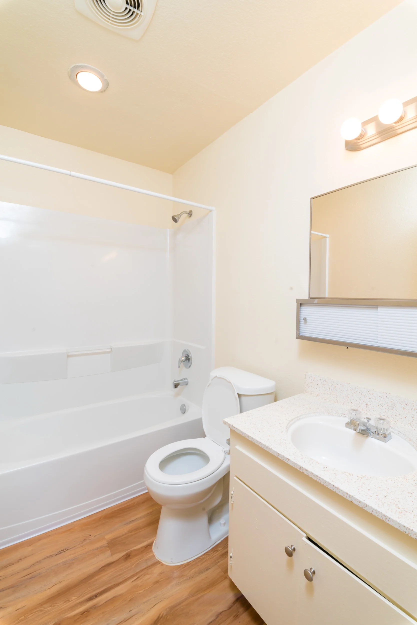 Imperial Palms Apartments — Photo 7