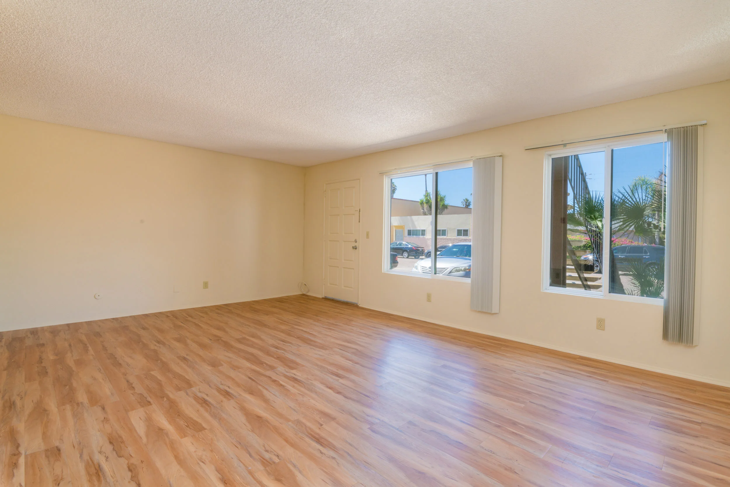 Imperial Palms Apartments — Photo 9