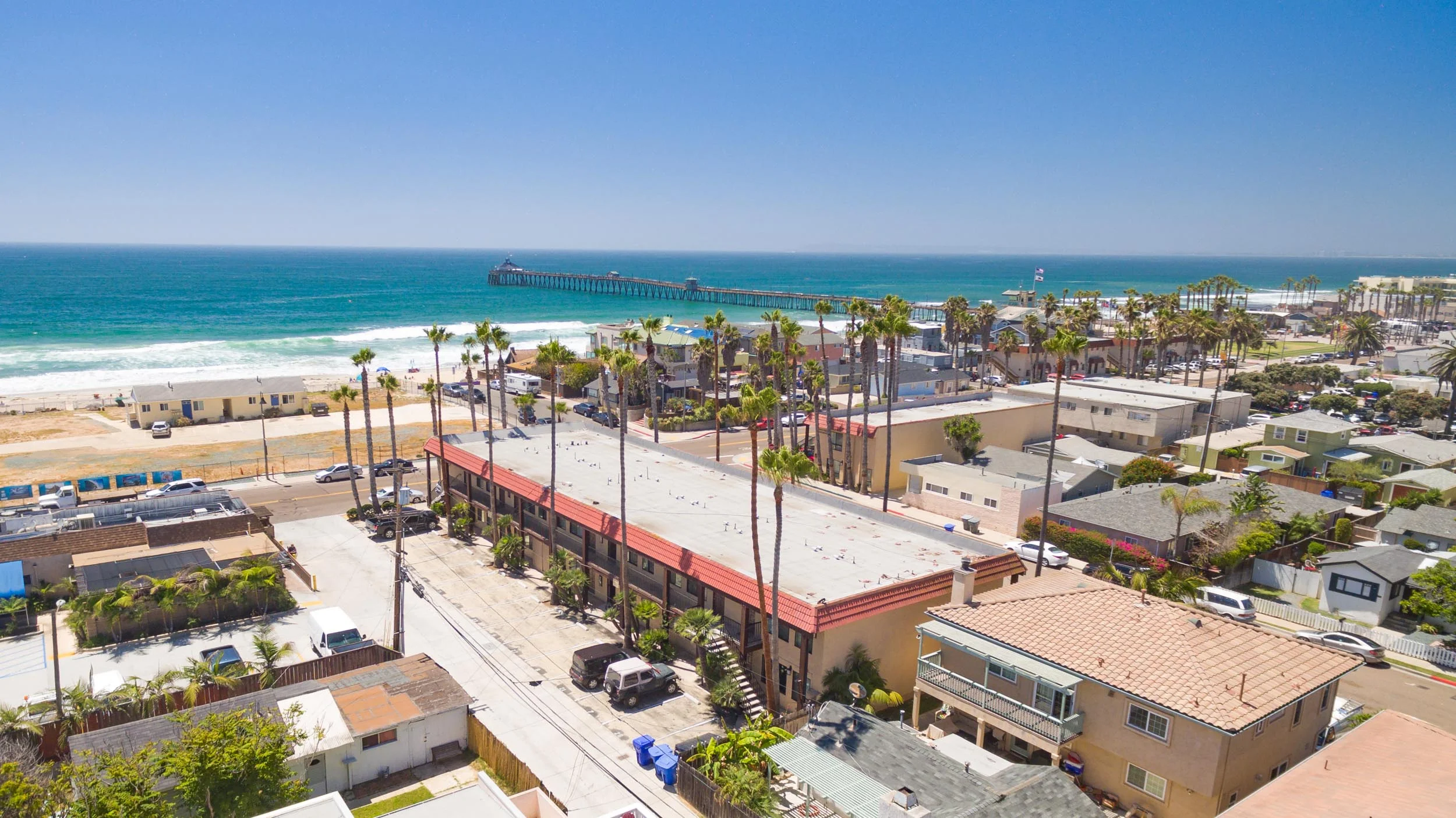 Imperial Palms Apartments — Photo 1