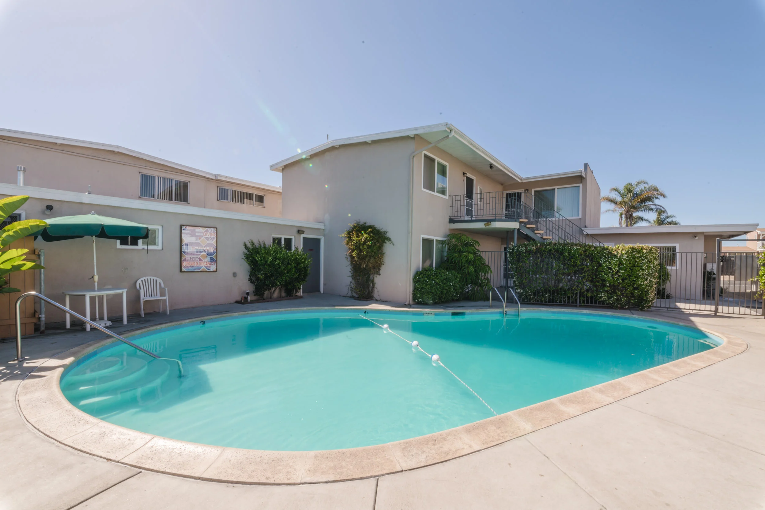 Sea Breeze Garden Apartments — Photo 1
